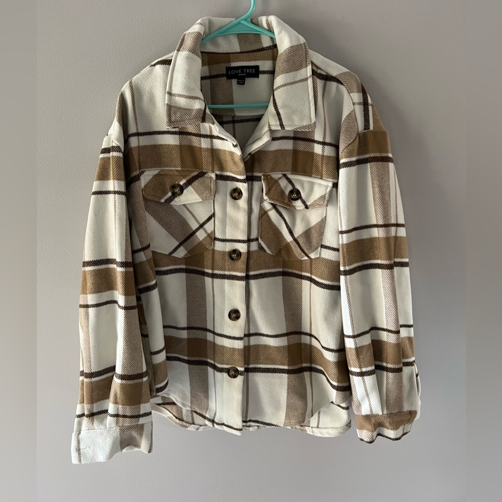 Women’s Slightly Oversized Plaid Shacket. Like new. Size Medium.
